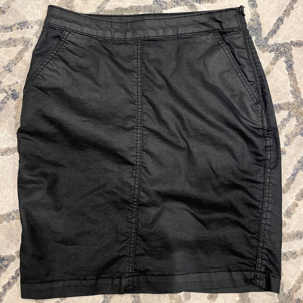 Banana Republic hip hugging straight skirt with polished cotton look